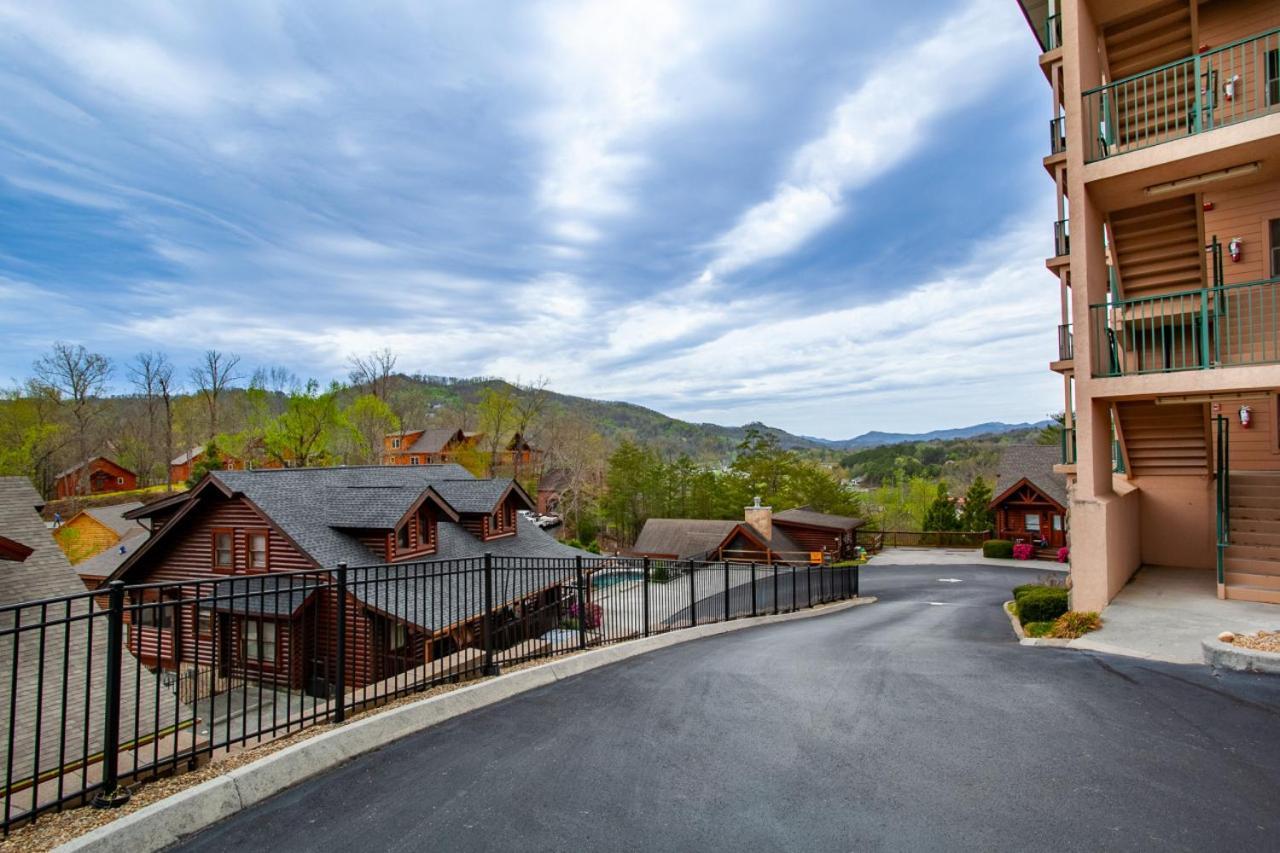 The Bear Paw Palace Mtn View And Community Pools ピジョンフォージ エクステリア 写真